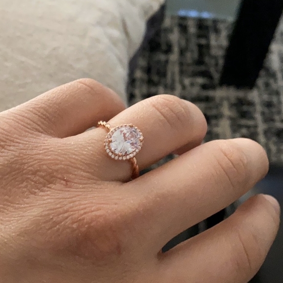 Jewelry - beautiful gold tone S925 stamped White zircon Ring